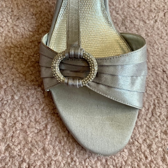 Silver heels - Picture 2 of 4